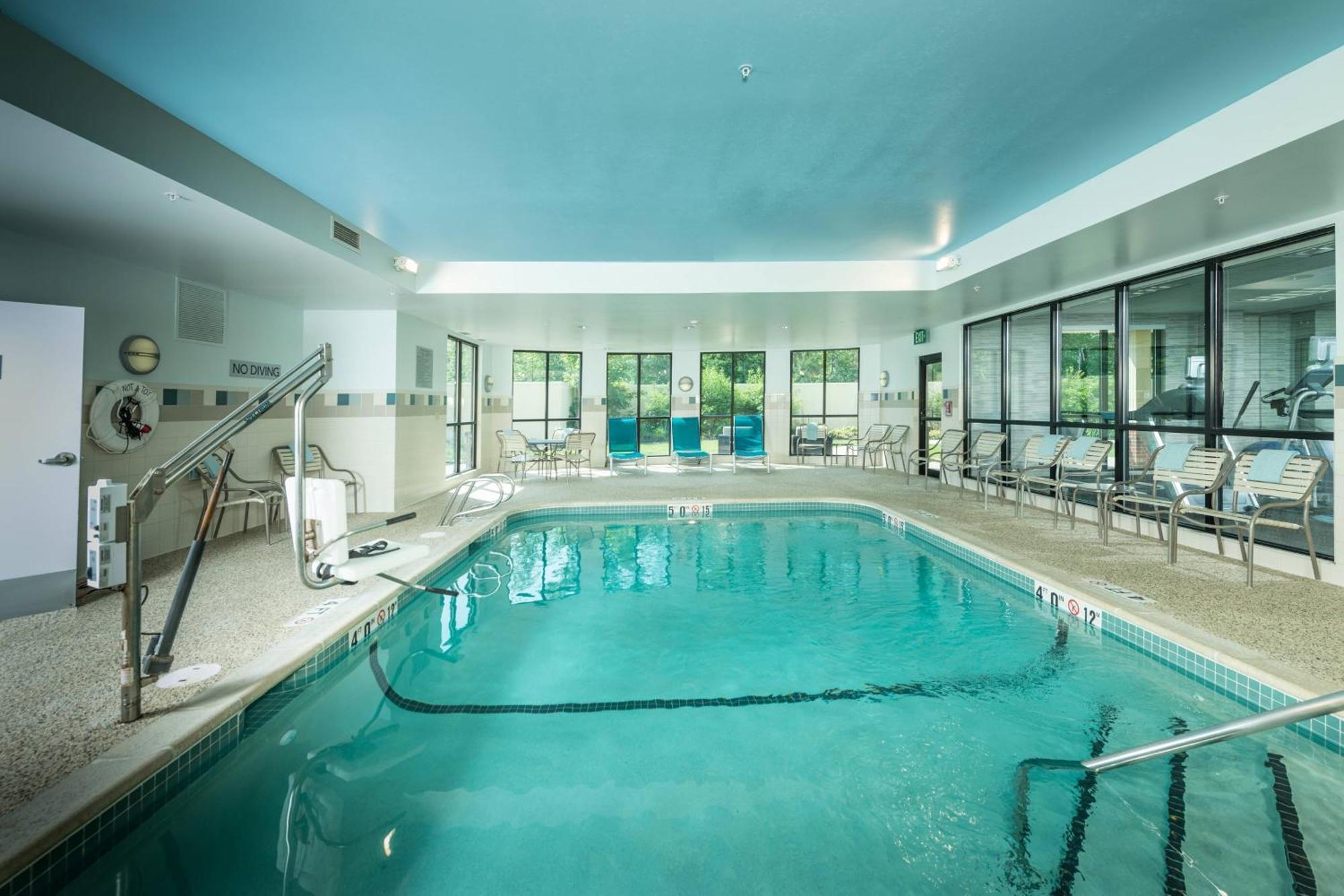 Courtyard Bangor Hotel Bagian luar foto