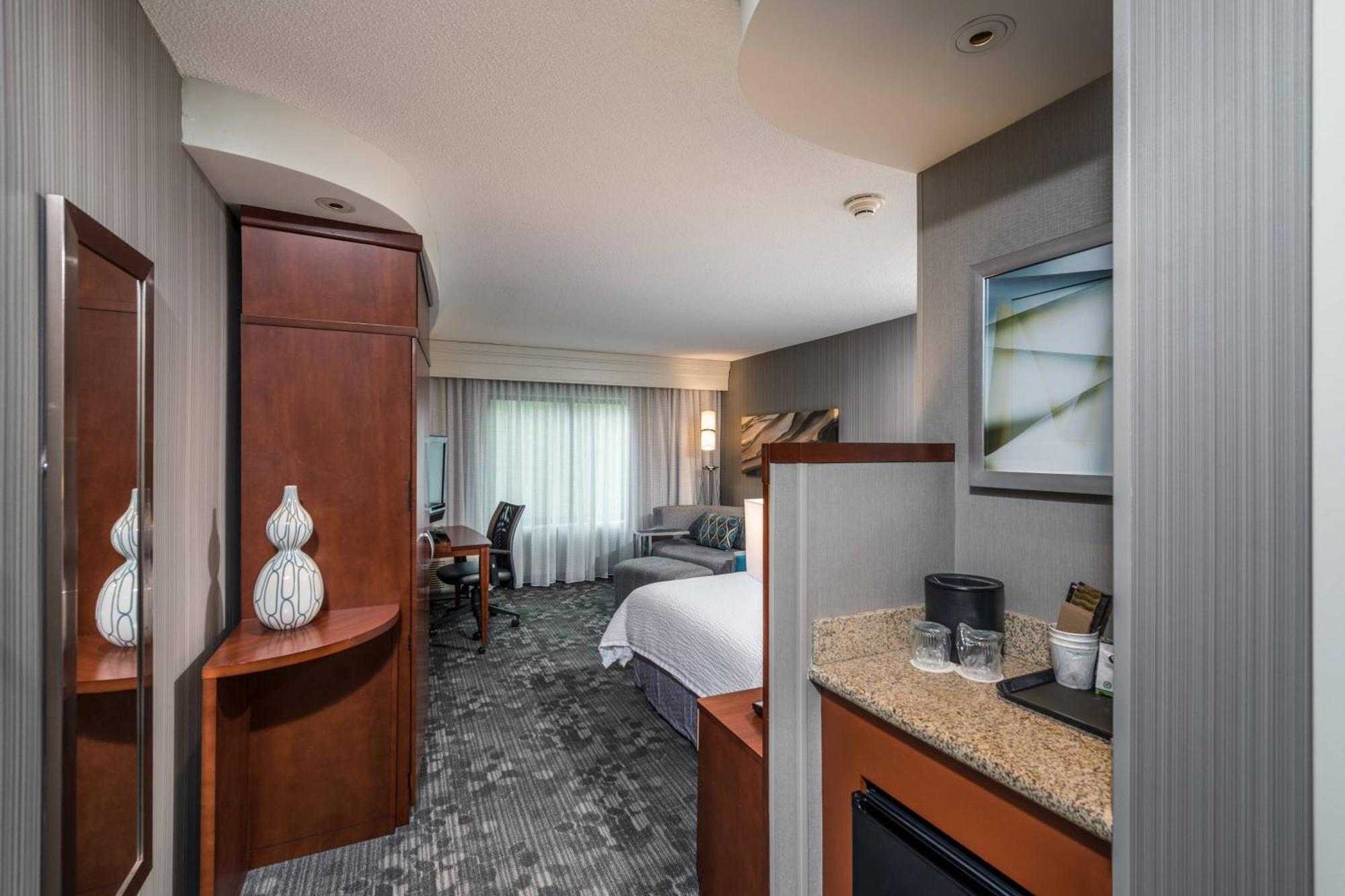 Courtyard Bangor Hotel Bagian luar foto